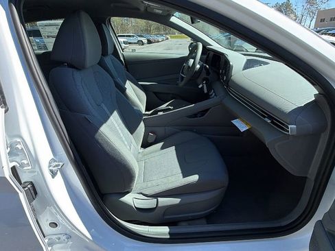 New 2026 Hyundai Elantra SE image 13