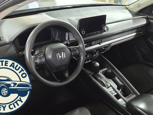 Used 2023 Honda Accord EX image 10