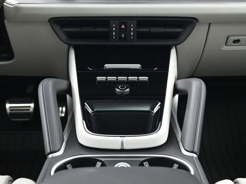 New 2026 Porsche Cayenne S image 10