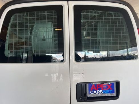 Used 2014 Chevrolet Express 2500 image 20