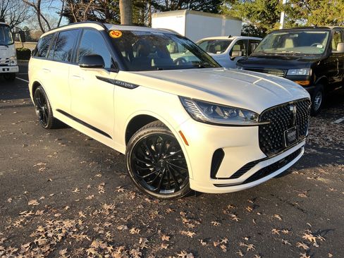 Used 2025 Lincoln Aviator Reserve w/ Equipment Group 201A image 2