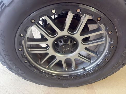 Used 2018 Jeep Wrangler Sport image 28