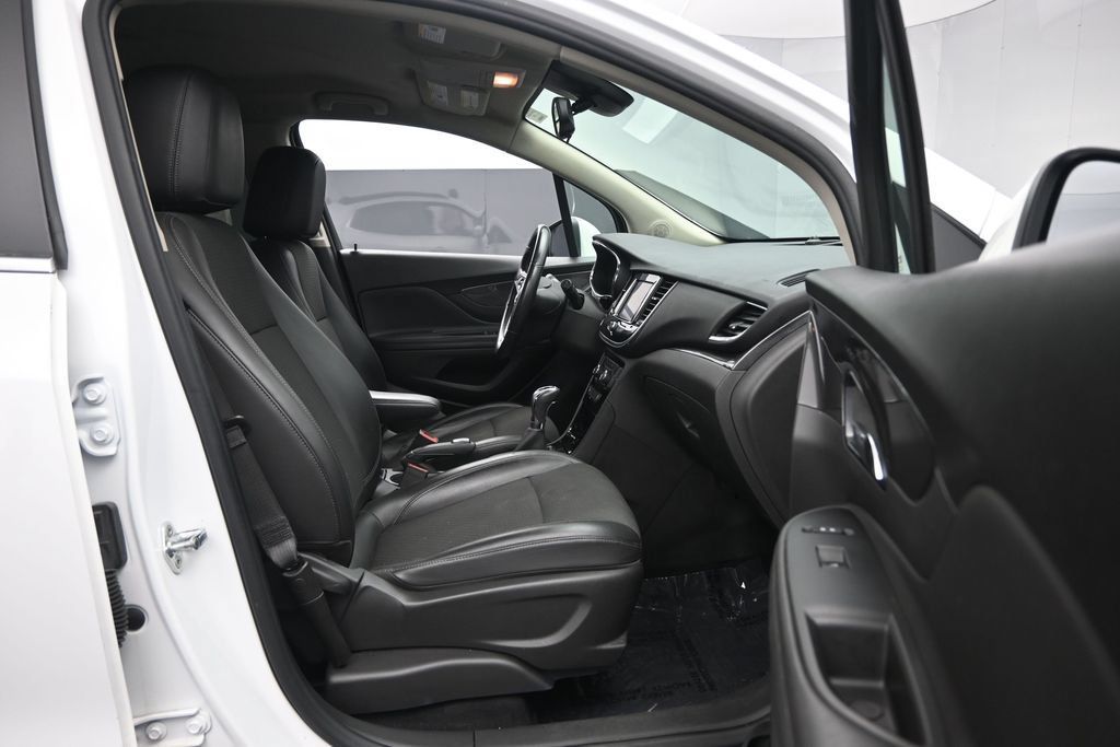 Used 2022 Buick Encore Preferred w/ Safety Package AWD/4WD image 30