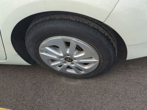 Used 2016 Toyota Prius Two image 5