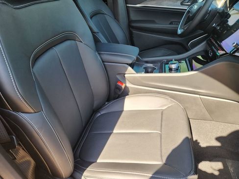 New 2026 Jeep Grand Cherokee L Limited AWD/4WD image 9
