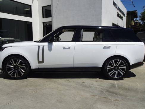 Used 2023 Land Rover Range Rover Long Wheelbase SE AWD/4WD image 3