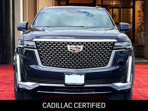 Used 2023 Cadillac Escalade Premium Luxury AWD/4WD image 3