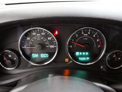 Used 2018 Jeep Wrangler Unlimited Sahara w/ Connectivity Group AWD/4WD image 22