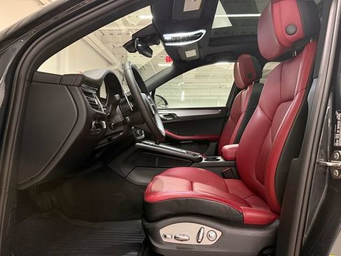 Used 2026 Porsche Macan AWD/4WD image 5