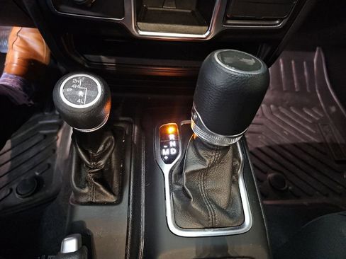 Used 2021 Jeep Wrangler Sport AWD/4WD image 8