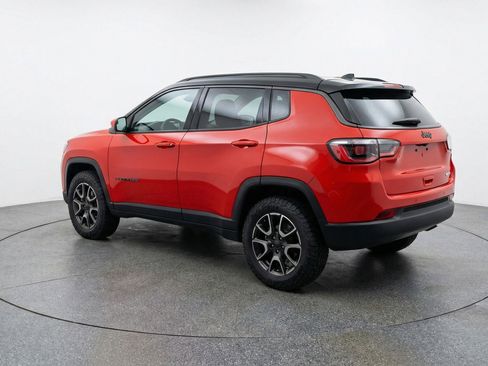 Used 2025 Jeep Compass Trailhawk image 6