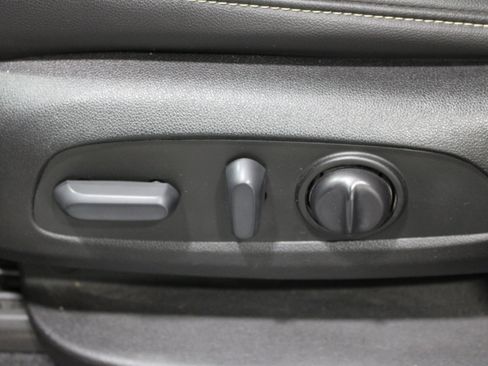 Used 2022 Chevrolet Traverse LT FWD image 5