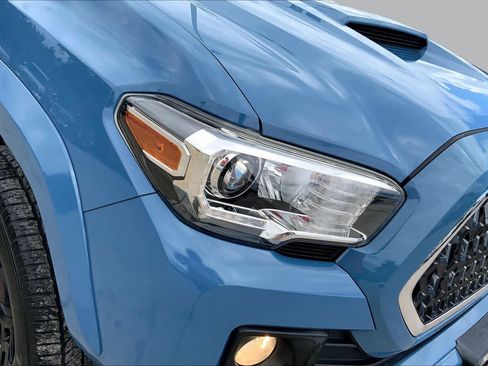Used 2019 Toyota Tacoma TRD Sport w/ Technology Package RWD image 27