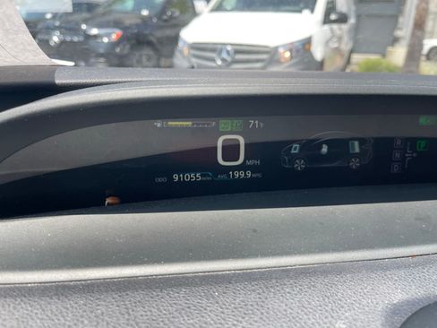 Used 2017 Toyota Prius Prime Advanced w/ Preferred Accessory Package FWD image 7