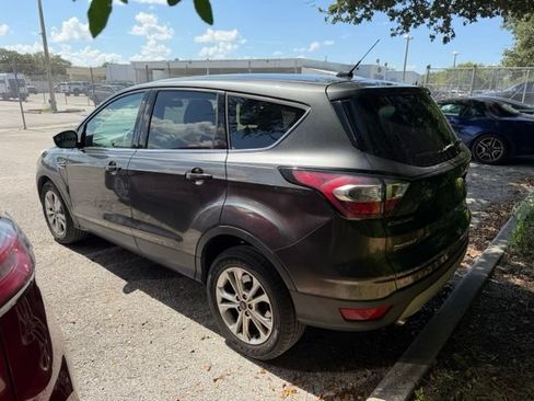 Used 2017 Ford Escape SE FWD image 4