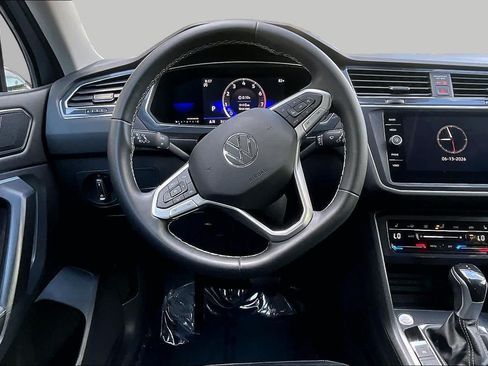 Used 2023 Volkswagen Tiguan SE FWD image 6