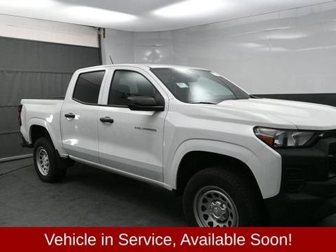 Used 2024 Chevrolet Colorado W/T w/ WT Convenience Package RWD image 2
