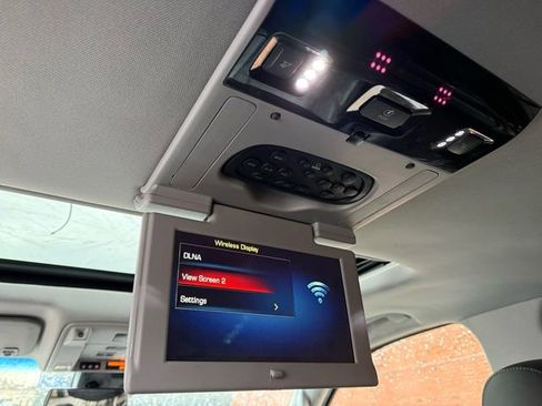 Used 2017 Cadillac Escalade ESV Luxury image 9