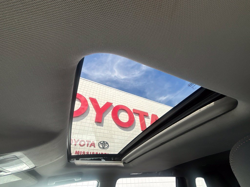 Used 2014 Toyota Highlander XLE FWD image 17