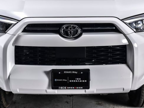 Used 2024 Toyota 4Runner SR5 AWD/4WD image 9