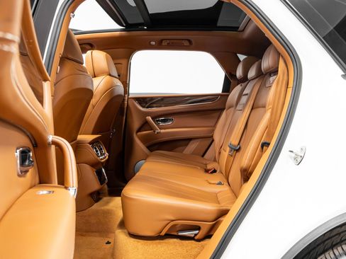 Used 2019 Bentley Bentayga image 35