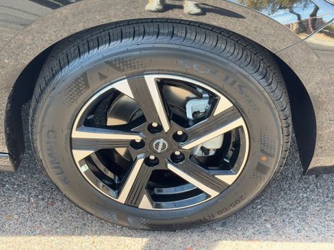 Used 2025 Nissan Sentra SV image 8