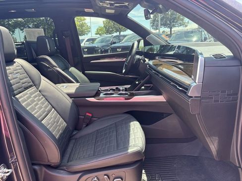 Certified 2026 Cadillac Escalade ESV Platinum Sport w/ LPO, ONYX Package AWD/4WD image 26