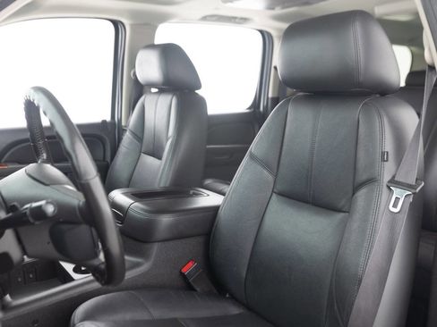 Used 2013 Chevrolet Suburban LT w/ Luxury Package AWD/4WD image 29