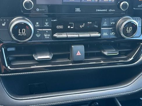 Used 2021 Toyota Highlander XSE FWD image 25