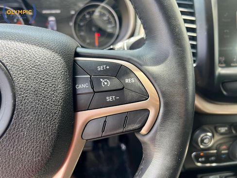 Used 2016 Jeep Cherokee Limited w/ Luxury Group AWD/4WD image 25