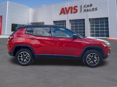 Used 2025 Jeep Compass Trailhawk AWD/4WD image 5