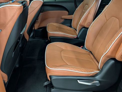 New 2026 Chrysler Pacifica Pinnacle image 27