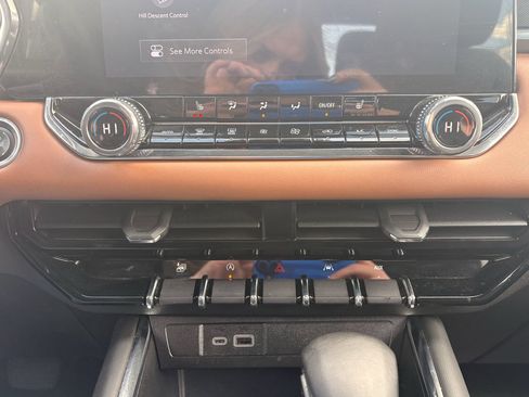 Used 2024 GMC Canyon AT4 image 24