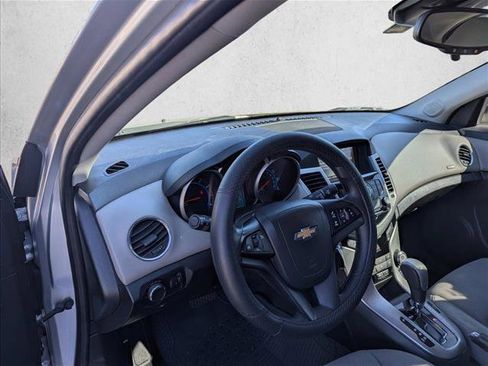 Used 2016 Chevrolet Cruze LT w/ Technology Package image 12