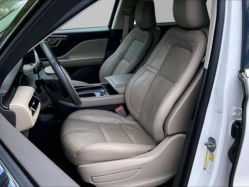 Used 2023 Lincoln Aviator Reserve w/ Equipment Group 201A AWD/4WD image 9