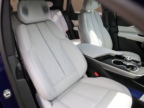Certified 2025 Cadillac Lyriq Sport w/ LPO, Floor Liner Package AWD/4WD image 28
