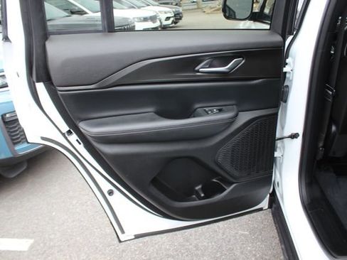 Used 2023 Jeep Grand Cherokee Altitude AWD/4WD image 22