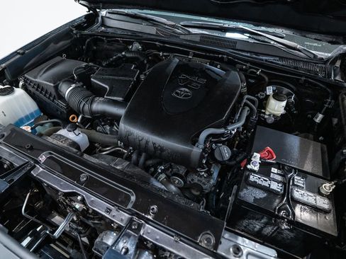 Certified 2020 Toyota Tacoma SR image 30