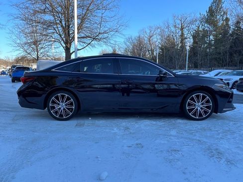 Used 2019 Toyota Avalon XSE image 4