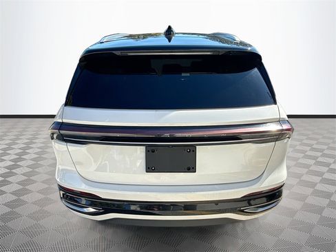 Used 2024 Lincoln Nautilus Reserve image 7