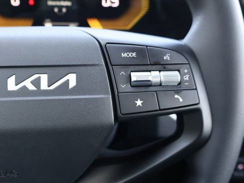New 2025 Kia K4 LXS image 33