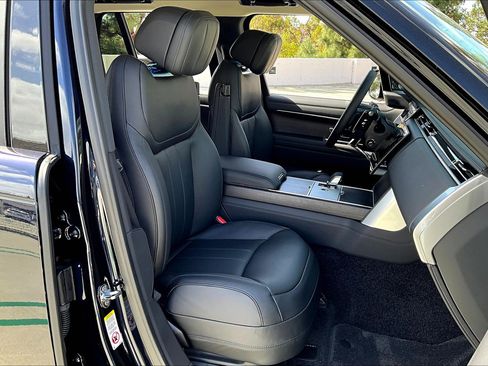New 2025 Land Rover Range Rover SE image 6
