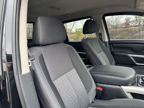 Used 2022 Nissan Titan SV w/ SV Convenience Package image 10