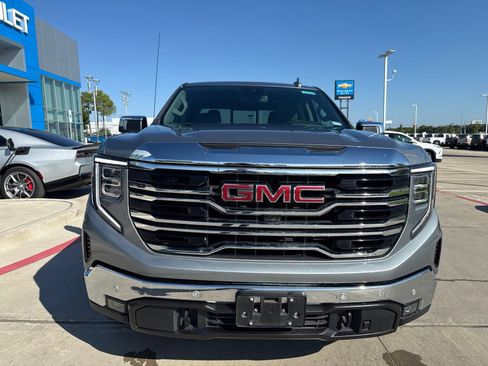 Used 2025 GMC Sierra 1500 SLT RWD image 8