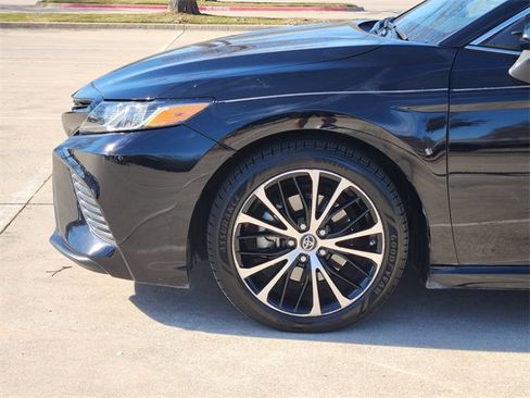 Used 2019 Toyota Camry SE image 8