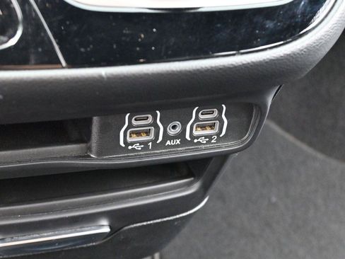 Used 2025 Chrysler Pacifica Select FWD image 53