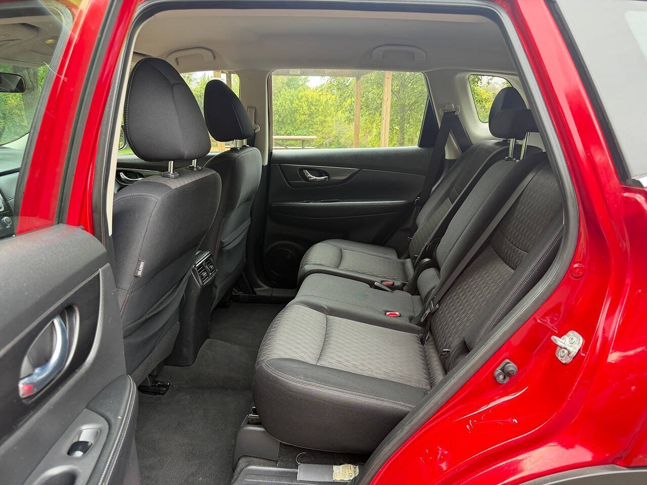 Used 2017 Nissan Rogue S AWD/4WD image 15