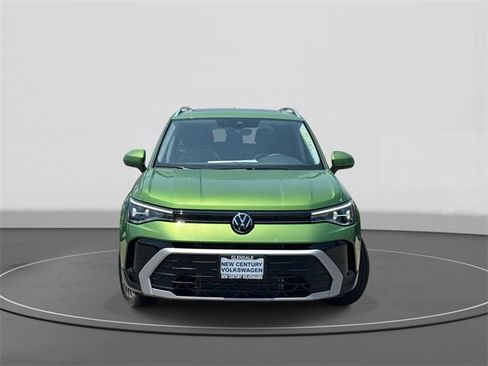 New 2025 Volkswagen Taos SE image 2