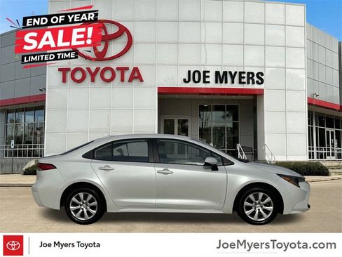 Used 2025 Toyota Corolla LE image 4