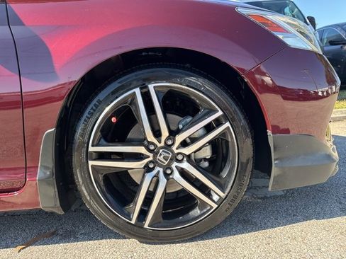 Used 2017 Honda Accord Touring image 9